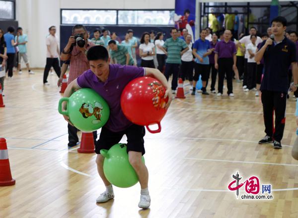 趣味游戏是一种在体育比赛中进行体育锻炼的集体活动