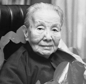 冰心于1999年2月28日21:12在北京医院去世，享年99岁，被誉为“世纪之老人”。