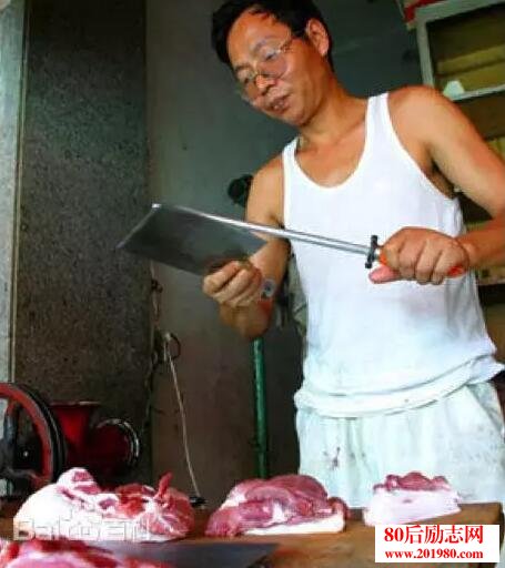 北京大学销售猪肉的毕业生今年51岁，终于完成了反击