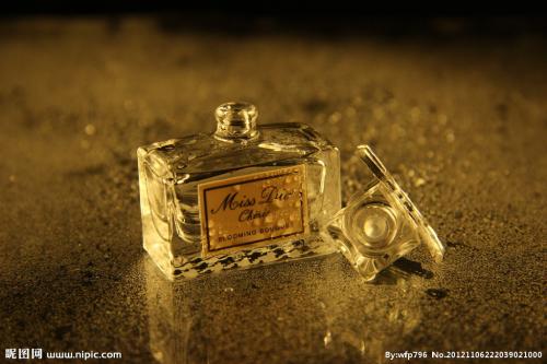 香水广告（Dior，Chanel）