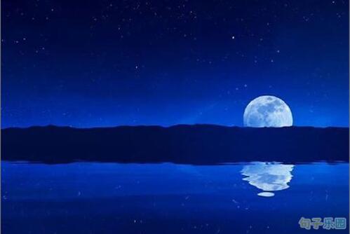 今晚的月亮非常美丽且圆润