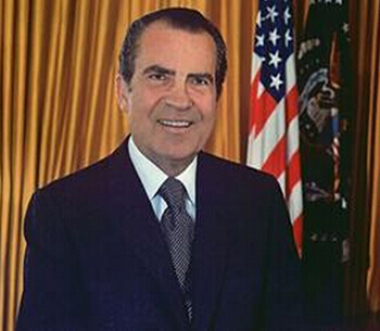 理查德·米尔豪斯·尼克松（Richard Milhous Nixon，1913年1月9日至1994年4月22日）是一位美国政治家，从1969年至1974年担任美国第37任总统。他成为美国历史上第一位辞职的总统，但他还是美国历史上唯一一位辞职的总统。尼克松从1953年到1961年担任美国第36副总统。