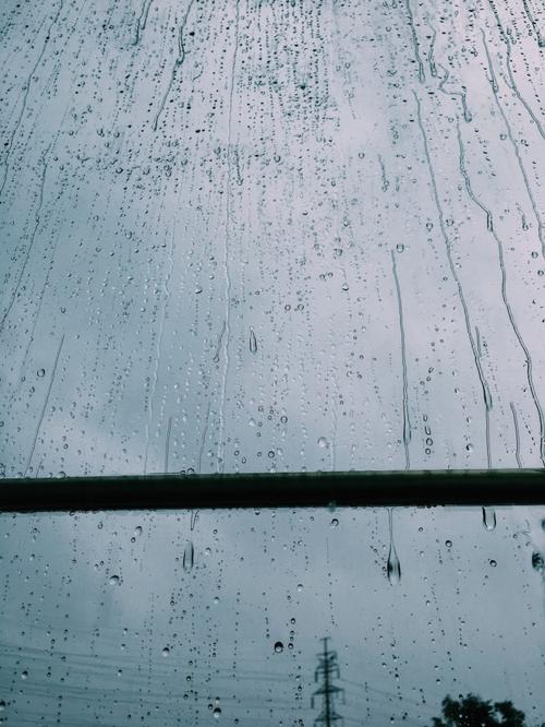 形容雨中的诗句 下雨的唯美诗句 1