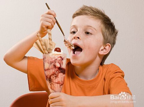 用来描述孩子吃饭的句子用来描述孩子吃饭的句子