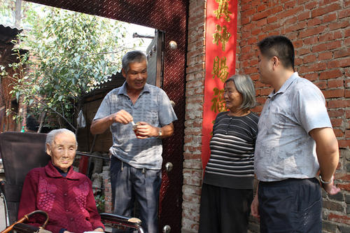 谈谈重阳节上拜访百岁老人的朋友圈