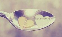 发朋友圈关于感情的话：女孩，你要记住你嫁的不是王子