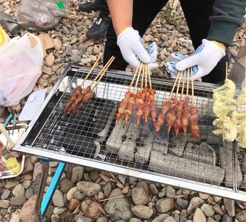 与家人和朋友一起休息