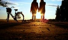 关于友谊的句子：表面相互嫌弃，心中不离不弃