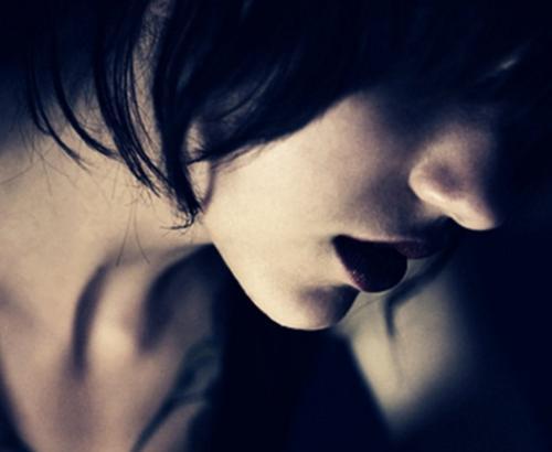 微笑背后的寂寞