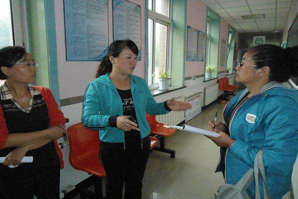 社会工作者“帮助他人和帮助自己”是“专业和技术帮助活动”