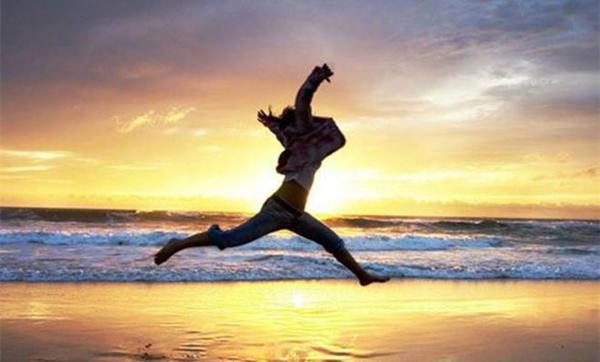 所以我们总是用文字来念念青年