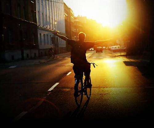 独自开心也是一件很好的事情