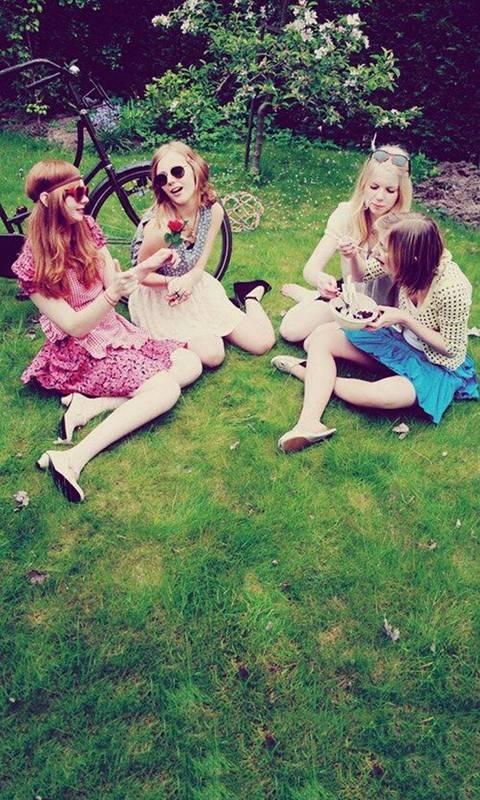 请欣赏编辑所编的关于希望姐妹们的快乐的句子