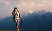 描写爬山开心的句子