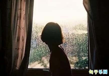 窗外的雨声使我的话语无形
