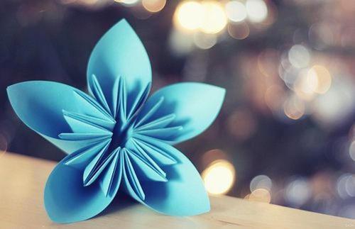 对这个世界的爱是困难的