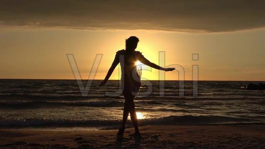 请欣赏小编关于使妇女开心的幽默句子