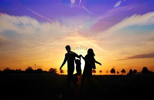 请欣赏编辑所编的一句话:人们在世时的幸福感