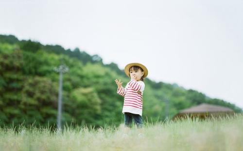 编辑整理了一些关于快乐成长的孩子的句子