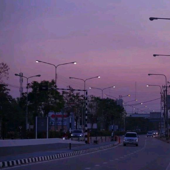 阳光下是饥饿的阴影