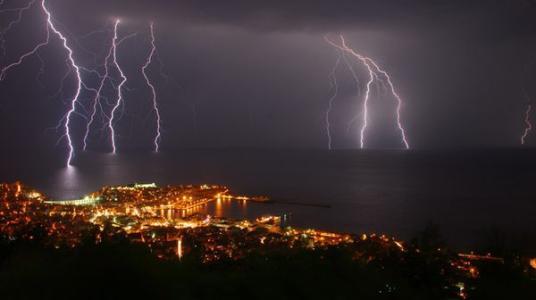 梦见被闪电击中