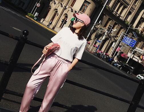 友谊使人们在黑暗中看到光明