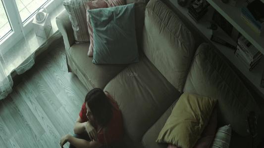 而最可悲的是对两者都感到失望甚至绝望