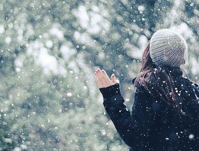 关于下雪的漂亮句子：  1