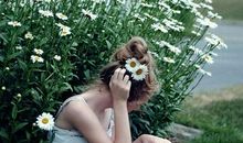 一句话的爱情句子：深情总不被人珍惜 ，薄情却让人怀念