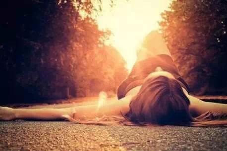    关于生活现实的经典句子  1