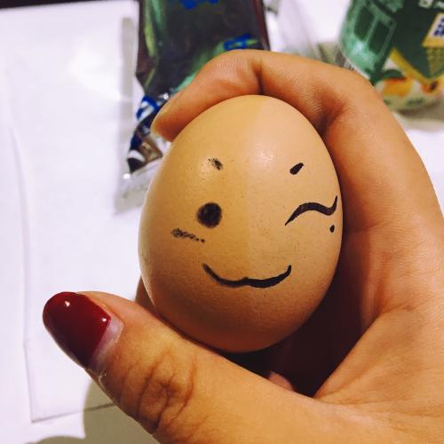 编辑编辑了一些关于努力工作和开心的句子