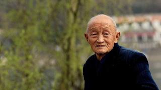 第一次面对死亡是他祖父的去世