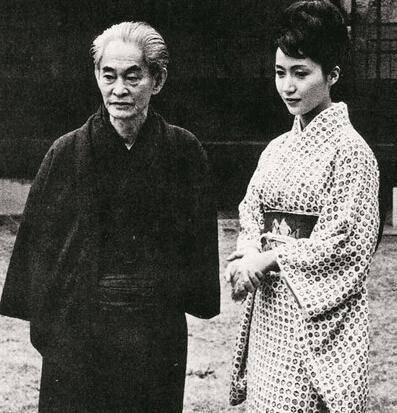 日本小说家兼知名小说家