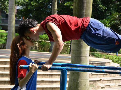 充满爱的不是爱