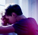 对她所爱的女人感到失望是不可避免的