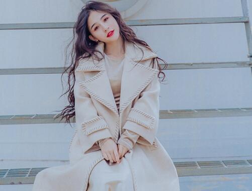 您是一个象牙雕刻的女神