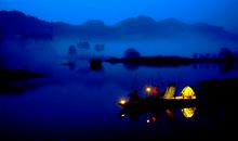 渔灯暗，客梦回，一声声滴人心碎