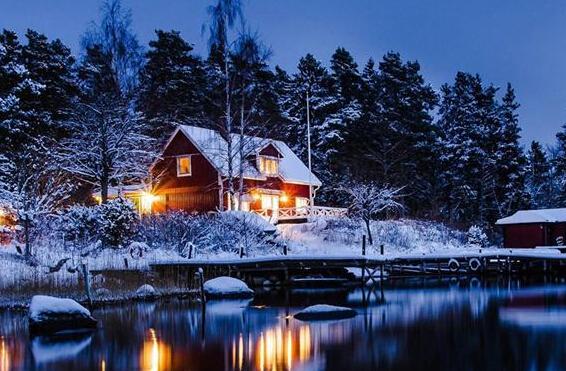 银色包裹在风中