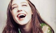 形容人笑得非常开心的句子