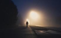 一个人最难过和无助的时间是亲戚失望时