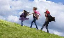 一家游玩的开心的句子