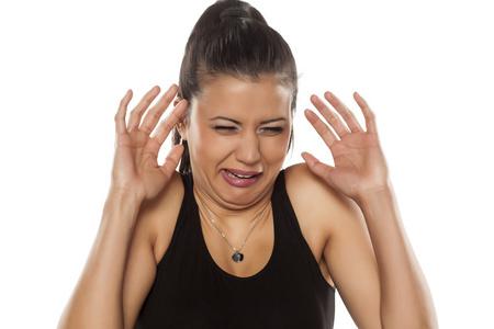 因为我们彼此伤害