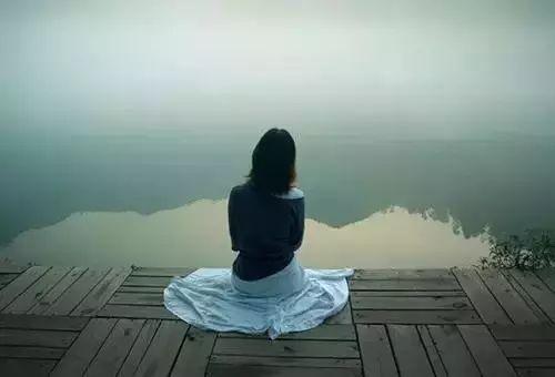 现在就绑架自我