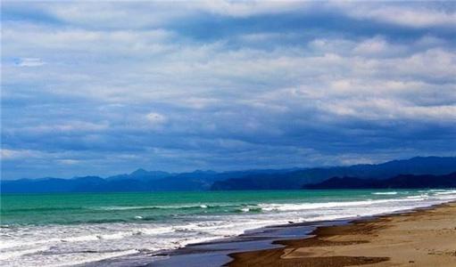 爱情看起来浪漫而天真