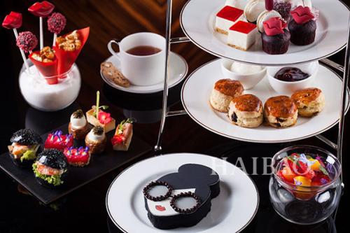 请享受有关编辑组织的下班后欢乐时光的幽默