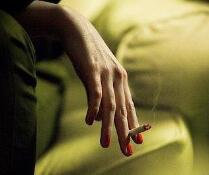 男孩对女友总是抱有很大的情感希望