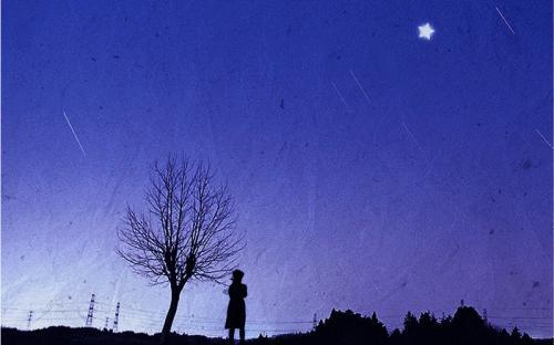 一颗小星星挂在西南上方