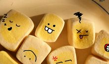 最新搞笑句子：你一定要和她好好走下去，我坐车……