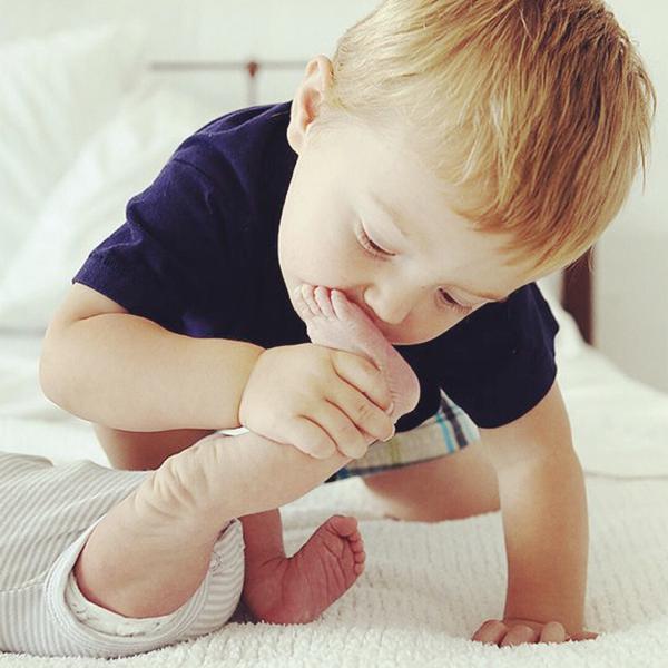 编辑收集了一些有关非常高兴的孩子的句子