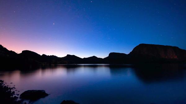 English is the key to the world 英语是打开世界之门的钥匙